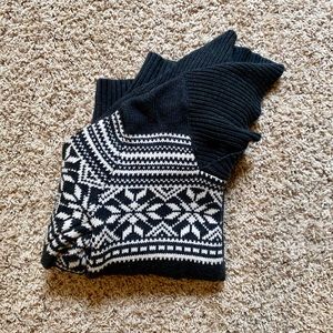 Heavy knitted pattern, snowflake design